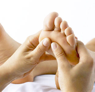 foot-massage-thai-nimes-huile-essentielle-camphre-relaxant-coaching-modelage.jpg